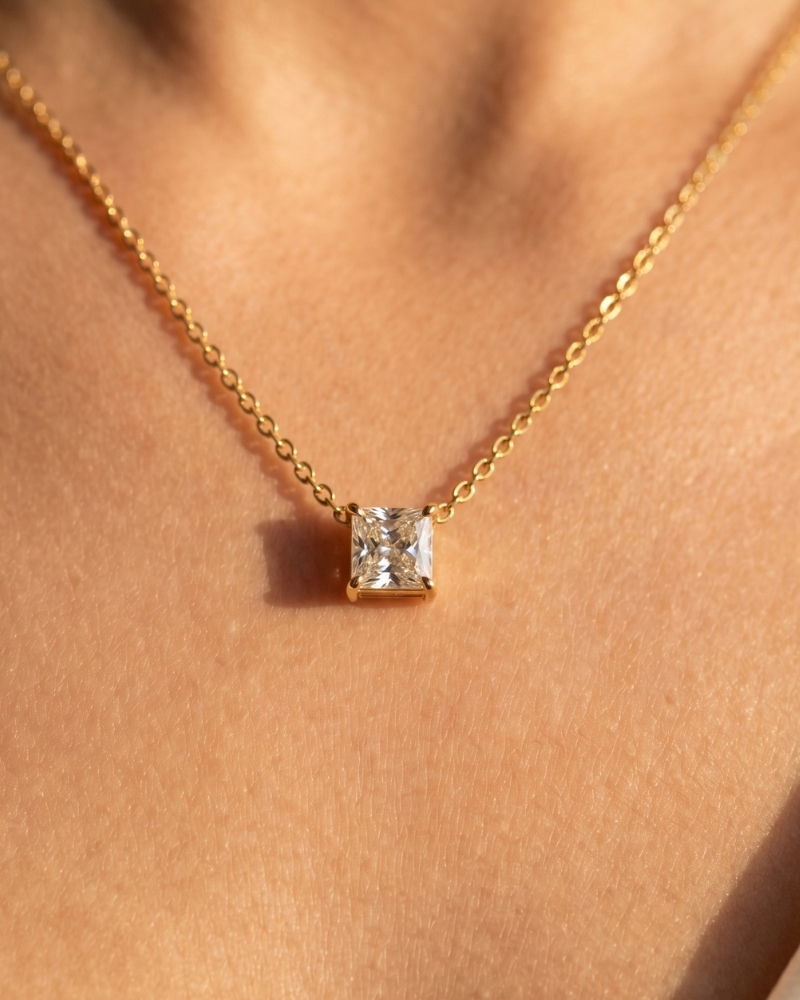 SOLITAIRE PENDANT